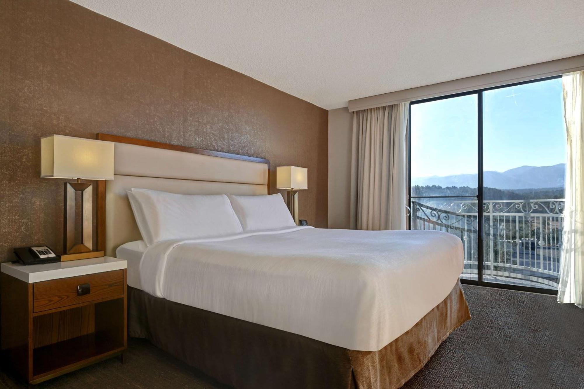 Hotel Embassy By Hilton Colorado Springs